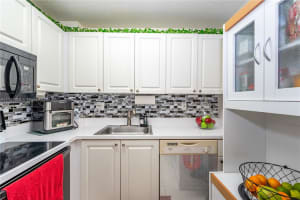 9360 Fontainebleau Blvd, Miami, FL 33172, Sold 11/24/21