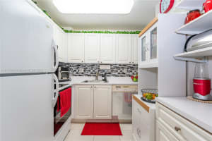 9360 Fontainebleau Blvd, Miami, FL 33172, Sold 11/24/21