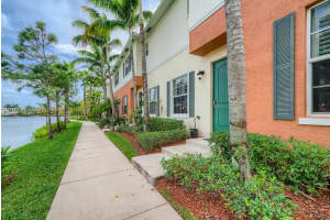 271 SW 7th St, Pompano Beach, FL 33060, Sold 12/06/21