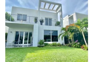 6735 NW 103rd Ave, Doral, FL 33178, Sold 01/25/22