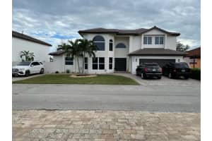 8406 NW 201st St, Hialeah, FL 33015, Sold 12/07/21