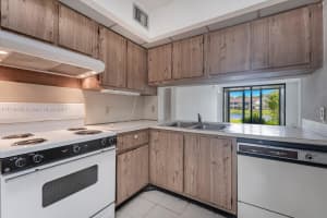 203 Lake Pointe Dr, Oakland Park, FL 33309, Sold 12/03/21