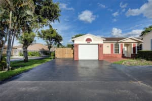 8550 NW 193rd Ln, Hialeah, FL 33015, Sold 02/14/22