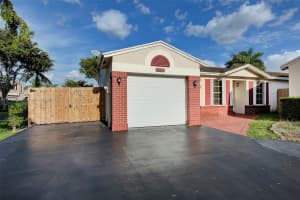 8550 NW 193rd Ln, Hialeah, FL 33015, Sold 02/14/22