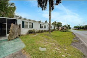 21500 NW 7th Ct, Pembroke Pines, FL 33029, Sold 02/14/22
