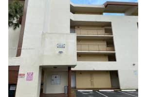 8840 Fontainebleau Blvd, Miami, FL 33172, Sold 01/18/22