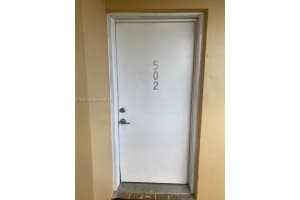 8840 Fontainebleau Blvd, Miami, FL 33172, Sold 01/18/22