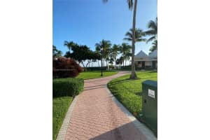 735 Crandon Blvd, Key Biscayne, FL 33149, Sold 04/01/22