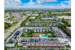 400 SE 10th St, Deerfield Beach, FL 33441, Sold 12/07/21