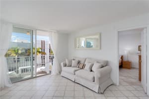 345 Ocean Dr, Miami Beach, FL 33139, Sold 05/03/22