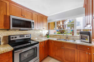 952 NE 199th St #1s, Miami, FL 33179, Sold 01/14/22