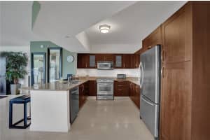 20000 E Country Club Dr, Aventura, FL 33180, Sold 02/03/22