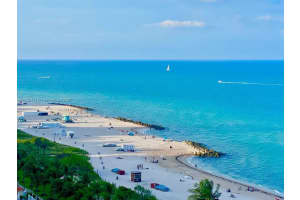 2625 Collins Ave, Miami, FL 33140, Sold 01/11/22
