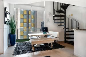 300 S Biscayne Blvd, Miami, FL 33131, Sold 04/08/22