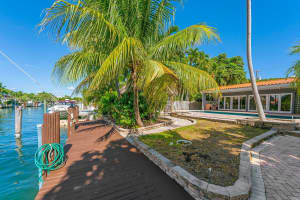 2050 NE 120th Rd, North Miami, FL 33181, Sold 01/20/22