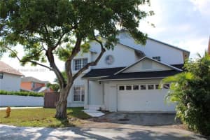 19050 NW 78th Pl, Hialeah, FL 33015, Sold 12/23/21