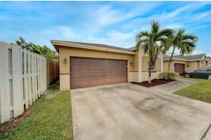 367 E Riverbend Dr, Sunrise, FL 33326, Sold 01/07/22