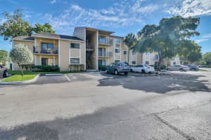 251 Palm Cir W, Pembroke Pines, FL 33025, Sold 03/11/22