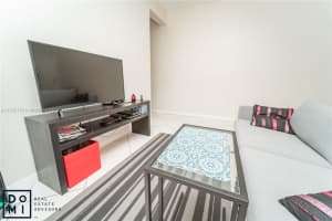 5719 NW 114th Ct, Doral, FL 33178, Sold 12/20/21
