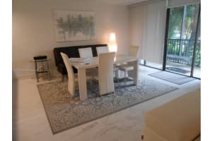 3475 N Country Club Dr, Miami, FL 33180, Sold 04/18/22