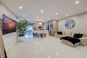 15904 Kilmarnock Dr, Miami Lakes, FL 33014, Sold 01/31/22