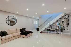 15904 Kilmarnock Dr, Miami Lakes, FL 33014, Sold 01/31/22