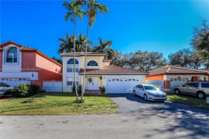 19621 NW 82nd Ct, Hialeah, FL 33015, Sold 04/15/22
