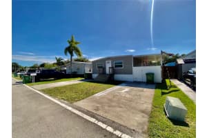 13350 SW 8th St, Davie, FL 33325, Sold 01/19/22