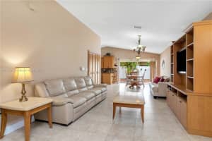 7491 NW 167th St, Hialeah, FL 33015, Sold 01/10/22