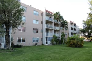 8511 NW 8th St, Miami, FL 33126, Sold 01/27/22