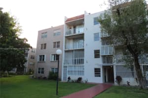 8511 NW 8th St, Miami, FL 33126, Sold 01/27/22