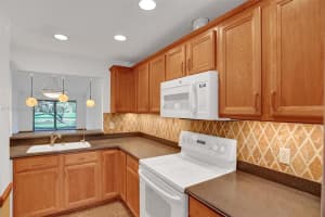 9105 NW 45th St, Sunrise, FL 33351, Sold 12/17/21