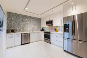 9870 NW 6th Ct, Plantation, FL 33324, Sold 12/29/21