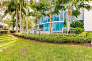 2950 NE 188th St, Miami, FL 33180, Sold 07/12/22