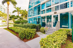 2950 NE 188th St, Miami, FL 33180, Sold 07/12/22
