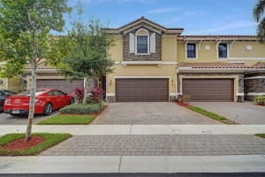 819 E Village Cir, Davie, FL 33325, Sold 01/14/22
