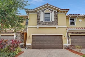 819 E Village Cir, Davie, FL 33325, Sold 01/14/22
