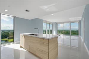 16385 Biscayne Blvd, North Miami Beach, FL 33160, Sold 08/31/22