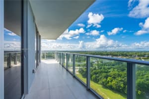 16385 Biscayne Blvd, North Miami Beach, FL 33160, Sold 08/31/22