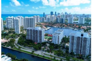 3640 Yacht Club Dr, Aventura, FL 33180, Sold 01/07/22