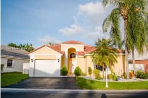 325 Somerset Way, Weston, FL 33326, Sold 01/14/22