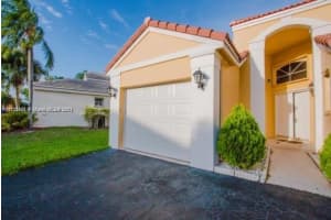 325 Somerset Way, Weston, FL 33326, Sold 01/14/22