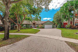 8832 NW 194th Terrace, Hialeah, FL 33018, Sold 01/03/22
