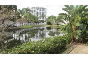 2753 Parkview Dr S, Hallandale Beach, FL 33009, Sold 01/07/22