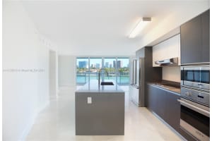 9821 E Bay Harbor Dr, Bay Harbor Islands, FL 33154, Sold 04/11/22