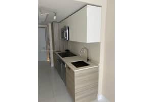 3301, 1300 Brickell Bay Dr #3505, Miami, FL 33131, Sold 09/16/22