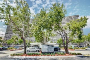 3701 N Country Club Dr, Aventura, FL 33180, Sold 05/10/22