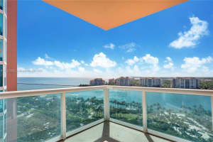 300 South Pointe Dr, Miami Beach, FL 33139, Sold 10/07/22