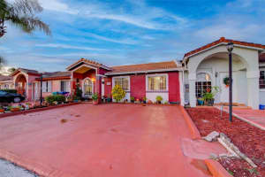 7665 NW 181st Terrace, Hialeah, FL 33015, Sold 01/06/22
