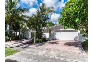 20530 Highland Lakes Blvd, Miami, FL 33179, Sold 01/31/22